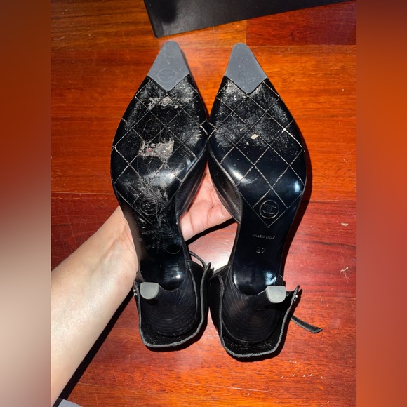 Chanel Vintage CC Black Leather Pumps - Picture 6 of 11